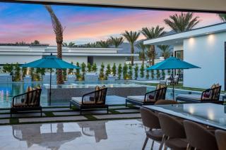 Sleeps 18 Spacious Retreat Pool Firepit Hot Tub Retreat Bravo Villa 4 by AvantStay - Indio - 4