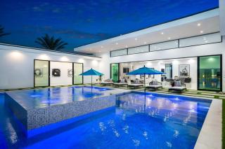 Sleeps 18 Spacious Retreat Pool Firepit Hot Tub Retreat Bravo Villa 4 by AvantStay - Indio - 3