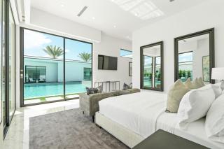 Sleeps 18 Spacious Retreat Pool Firepit Hot Tub Retreat Bravo Villa 4 by AvantStay - Indio - 5