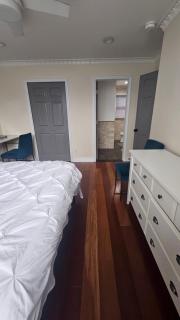 Luxury Hotel-Style Room in Queens, New York - Bayside - 5