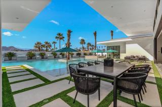 Fine 5-Bedroom Luxe Retreat w Pool Hot Tub Bravo Villa 15 by AvantStay - Indio - 8