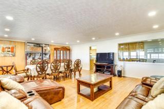 6 Mi to UNM Albuquerque Family Abode with Views! - 0