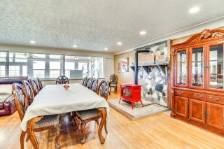 6 Mi to UNM Albuquerque Family Abode with Views! - 9