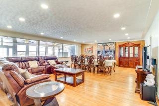 6 Mi to UNM Albuquerque Family Abode with Views! - 7