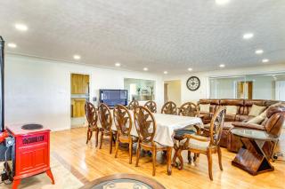 6 Mi to UNM Albuquerque Family Abode with Views! - 6
