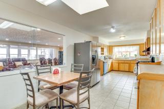 6 Mi to UNM Albuquerque Family Abode with Views! - 3