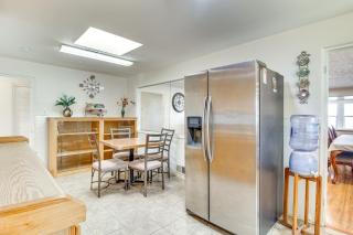 6 Mi to UNM Albuquerque Family Abode with Views! - 4