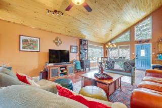 Walk to Main St Mountain Creek Home with Chiminea - Red River - 7