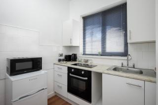 BARTON BEACHSIDE - Trio Studio Apartment, Double & Single - Central Beach & Promenade Location - Over 21's, Family Friendly Only, ID Required - 8