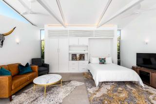 Luxury 4-Bedroom Home with Pool Spa & Stunning Mountain Views - Palm Springs - 1