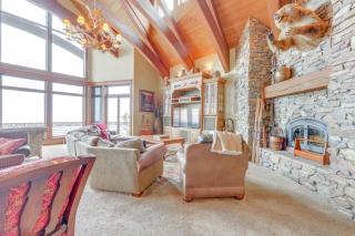 Hot Tub and Views Luxe Mountain Escape in Yucaipa - 6