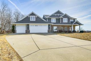 8 Mi to Lambeau Field Family Home in De Pere! - 8