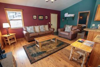 Lazy R Cottages- 17 cabin - 8