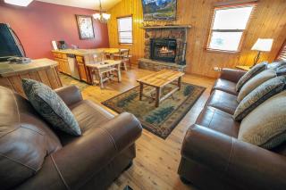 Lazy R Cottages- 17 cabin - 7