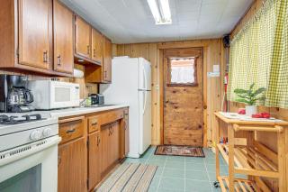 South Twin Lake Cabin with Seasonal Dock and Slip! - Conover - 3