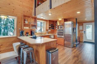 Hot Tub and Sauna Mountain Living at Hyak Cabin! - Snoqualmie Pass - 3