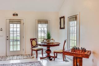Walk to Lake Chicot Cottage with Yard and Views! - Lake Village - 3