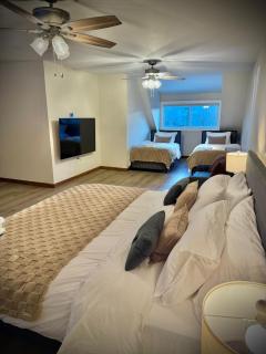 Ski Mountain Home Unit B - Stockbridge - 2