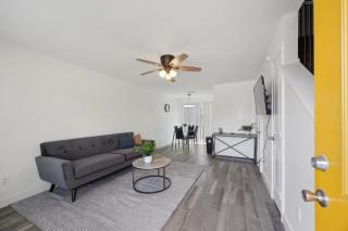 The Mirage 253 I Spacious 2 Bed 15 Bath - Arlington - 3