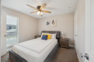 The Mirage 276 I Comfy 2 Bed 15 Bath - Arlington - 0