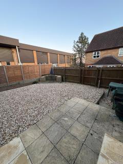 Northampton 2 King Bed SKY TV Driveway Earls Barton - 5