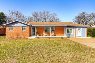 Patio & Fenced Yard: Newly Renovated Hurst Home! - 8