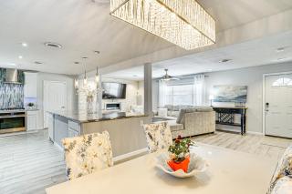 Patio and Fenced Yard Newly Renovated Hurst Home! - Hurst - 3
