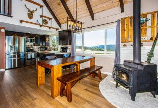 Mountain-View Deck Cabin in Lake Arrowhead - Lake Arrowhead - 3