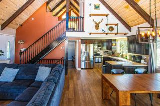 Mountain-View Deck Cabin in Lake Arrowhead - Lake Arrowhead - 4
