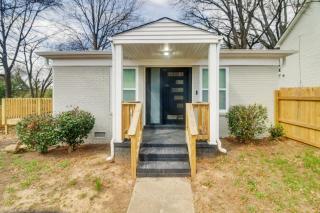 Charlotte Gem with Deck and Community Amenities - Charlotte - 8