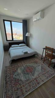 Peaceful Quiet Spacious New Modern Penthouse 3-Bedroom Apartment with a Balcony - 3