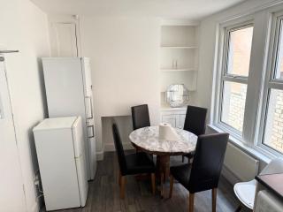 Serene Suite Room 4 - Southampton - 2