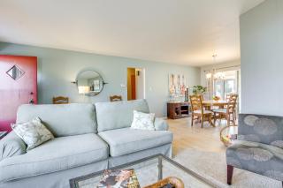 half Mi to Boat Launch Family Getaway in Menasha! - 4