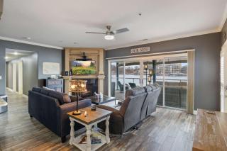 Lakefront 4BR Luxury Sleeps 13 Pool & Hot Tub - 9