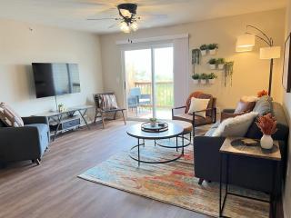 3 BR VY2901-6, Sleeps 11, Between Strip & SDC - 8
