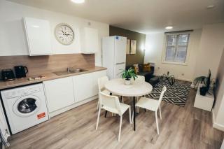 2BR City Centre Apt, Self Check In, Wifi, By DerBnB - Sheffield - 3