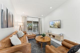 Stunning Remodeled 2br Retreat In Northscottsdale - Scottsdale - 0