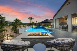 Luxury Desert Escape Private Pool Putting Green Outdoor Oasis - 5