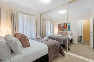 Central 3BR Apt Parking WiFi Netflix - 4