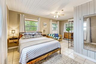 Relax and Refresh Waterfront Cottage in Panacea - 1