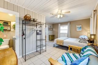 Relax and Refresh Waterfront Cottage in Panacea - 1