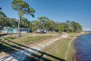 Relax and Refresh Waterfront Cottage in Panacea - 0