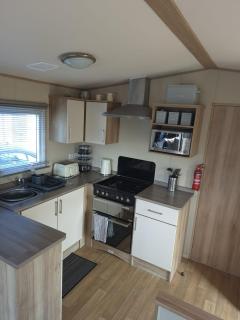 Redmay 31 - 8 Berth Caravan Trecco Bay - Porthcawl - 2