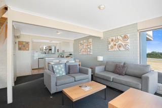 South Seas 1 Beachfront Villa Walk everywhere - Port Elliot - 8