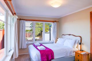 Napier Hilltop Stays - Views, Pool & Pet Friendly! - Napier - 1
