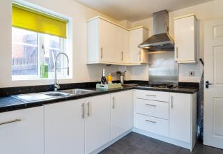 The Shropshire - Sleeps 8 - Coventry, Groups, 100GB WiFi, Luxury, Parking - 1