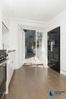 Absolute Heart of Salcombe - Estuary Views, Sauna, Hot Tub - 4