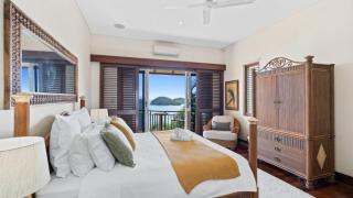 Outstanding - Palm Cove - 1