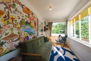 Sunrays Stay - Stylish Retreat - 1