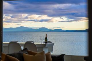 Absolute Lakefront - Views, Spa, Pool and Gym - Taupo - 9